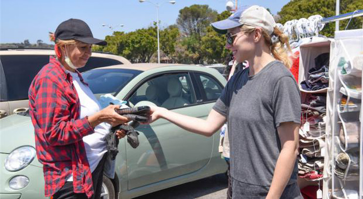 Project Ropa was out in Malibu with Lava Mae providing clean clothing, shoes and hygiene products to people experiencing homelessness.